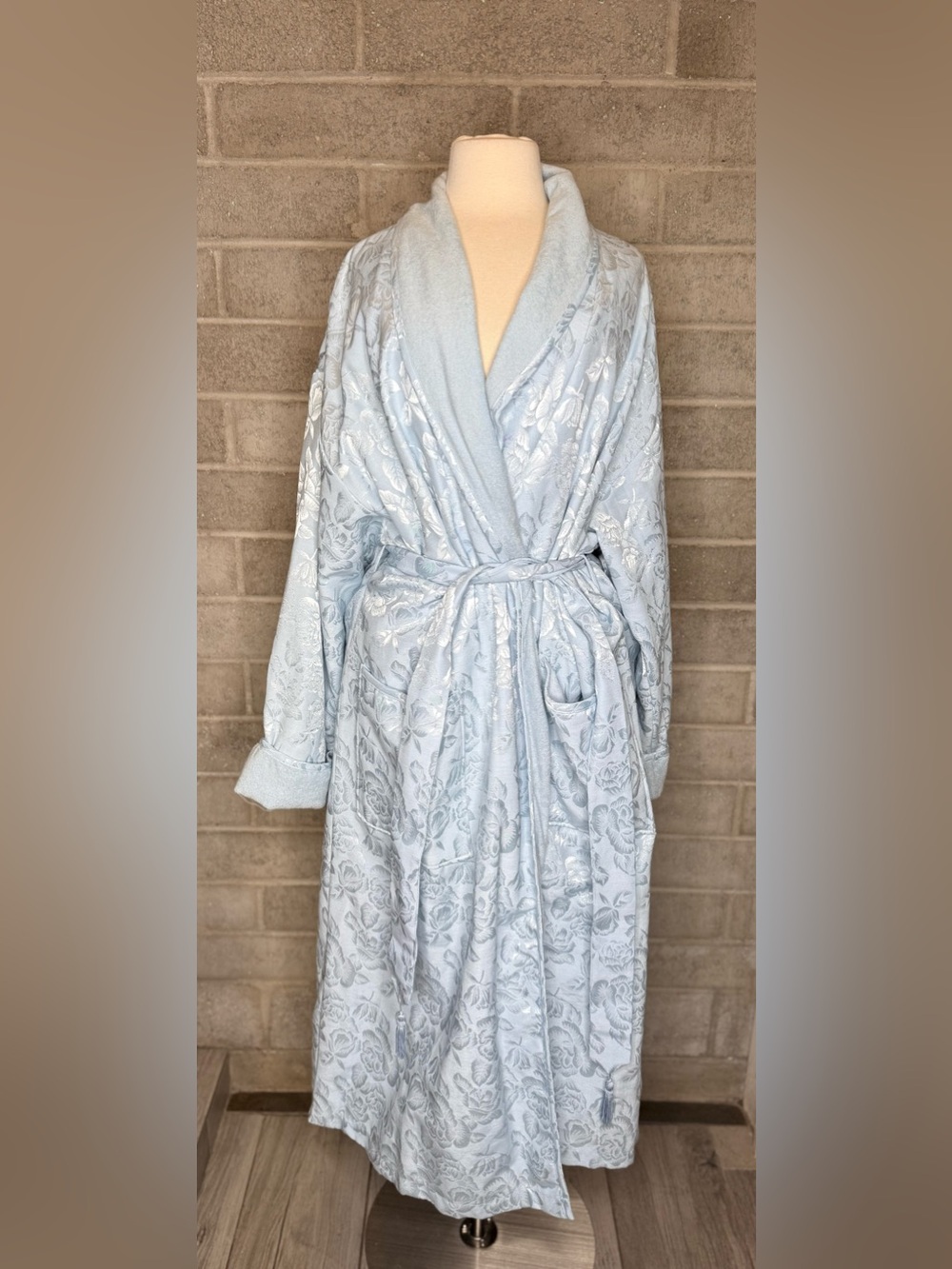 Vintage Victoria’s Secret Blue Floral Robe – 80s/90s Glam Lounge/robe